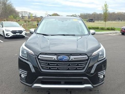 Used 2023 Subaru Forester Touring image 2
