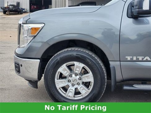Used 2018 Nissan Titan SV w/ SV Convenience Package image 7