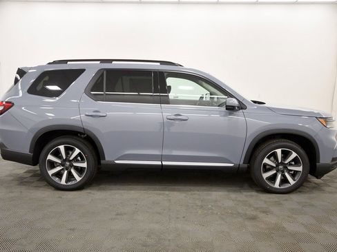 New 2025 Honda Pilot Touring image 8