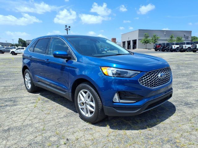Used 2023 Ford Edge SEL w/ Convenience Package AWD/4WD image 3