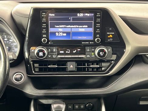 Used 2021 Toyota Highlander XLE image 29