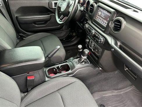 Certified 2022 Jeep Gladiator Willys image 17