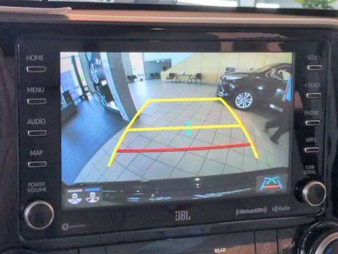 Used 2021 Toyota Highlander Limited FWD image 21