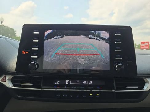 Used 2021 Toyota Sienna LE w/ LE Plus Package FWD image 30