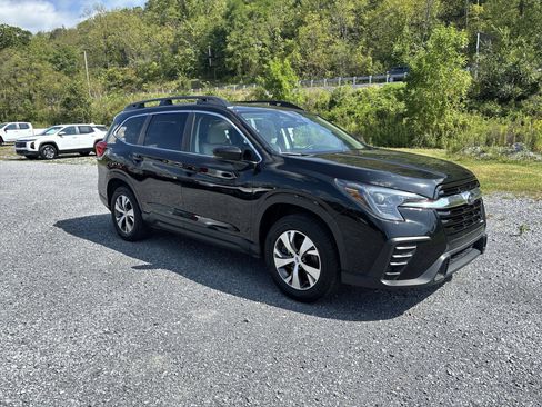 Used 2025 Subaru Ascent Premium AWD/4WD image 2