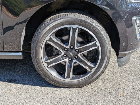 Used 2021 Ford Expedition Max Limited image 12