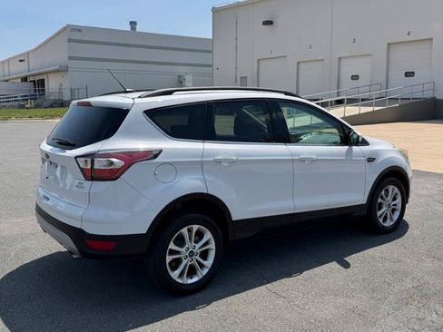 Used 2017 Ford Escape SE w/ SE Leather Comfort Package FWD image 4