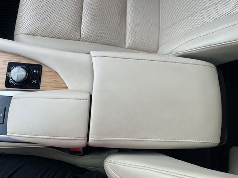 Used 2020 Lexus RX 350L Premium w/ Premium Package image 21