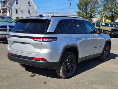 New 2025 Jeep Grand Cherokee Altitude image 5