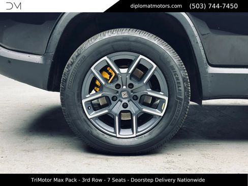Used 2025 Rivian R1S Premium image 44