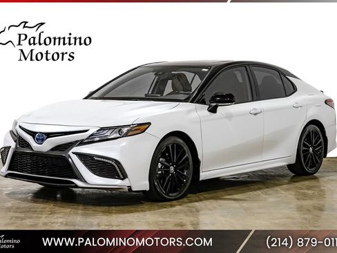 Used 2022 Toyota Camry XSE image 1