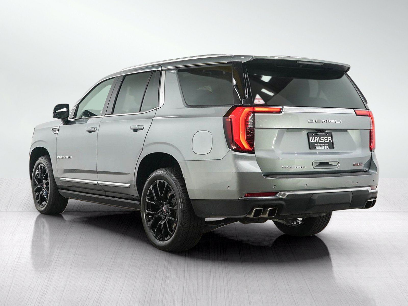 Used 2025 GMC Yukon Denali w/ Sun & Power Step Package AWD/4WD image 3
