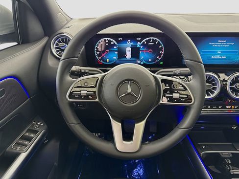 Used 2023 Mercedes-Benz GLA 250 w/ Premium Package image 11