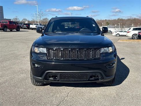 Used 2019 Jeep Grand Cherokee Laredo image 10