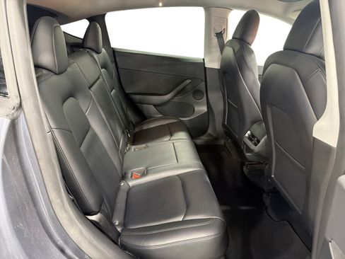 Certified 2022 Tesla Model Y Long Range AWD/4WD image 11