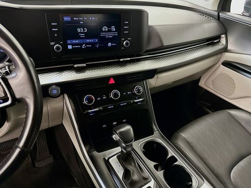Used 2022 Kia Carnival LX FWD image 25