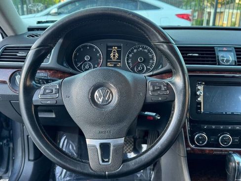 Used 2012 Volkswagen Passat 2.5 SEL Premium image 24