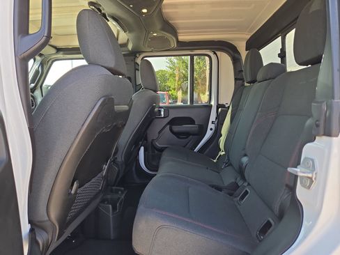 Used 2026 Jeep Gladiator Rubicon AWD/4WD image 13