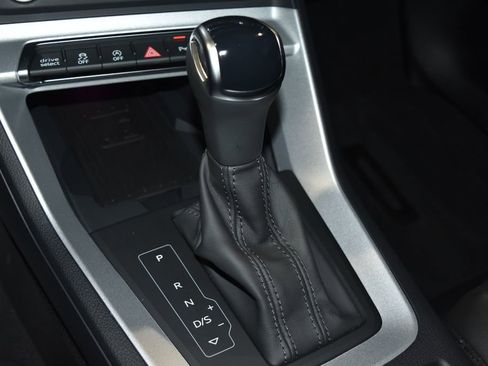 Certified 2025 Audi Q3 2.0T Premium Plus w/ Premium Plus Package image 17