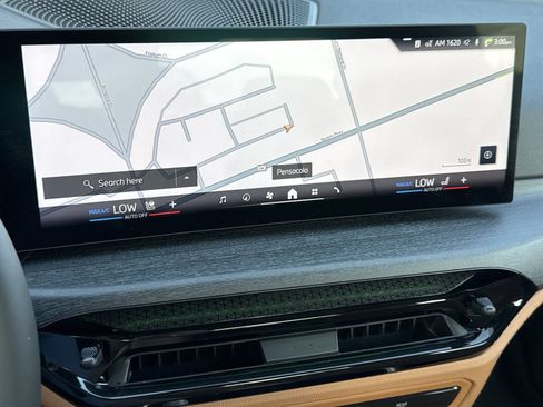 Used 2025 BMW 330i xDrive Sedan AWD/4WD image 25