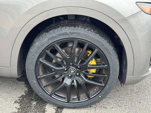 Used 2022 Maserati Levante GT AWD/4WD image 7
