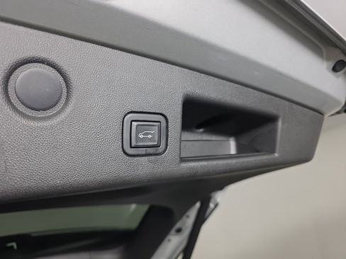 Used 2021 Chevrolet Equinox Premier image 34