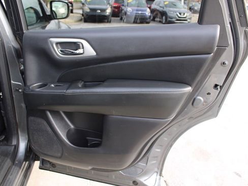 Used 2018 Nissan Pathfinder SV image 23