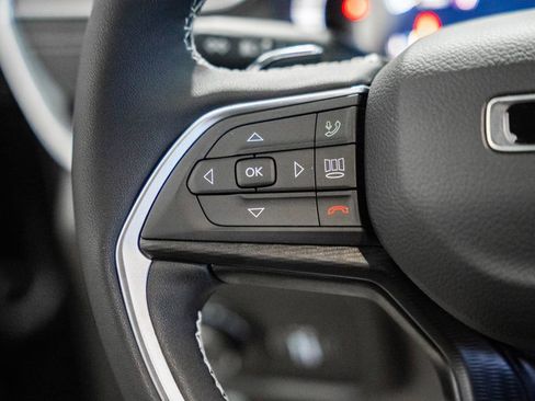 New 2025 Jeep Grand Cherokee L Altitude image 24