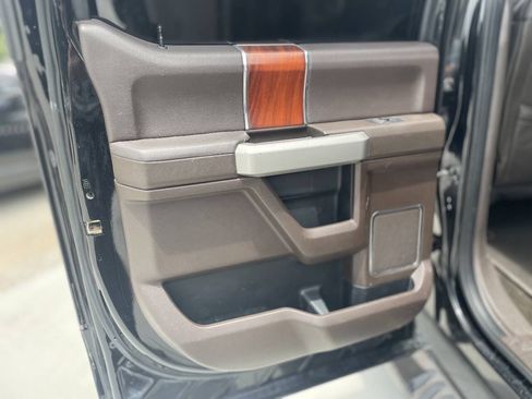 Used 2017 Ford F250 King Ranch w/ FX4 Off-Road Package AWD/4WD image 32