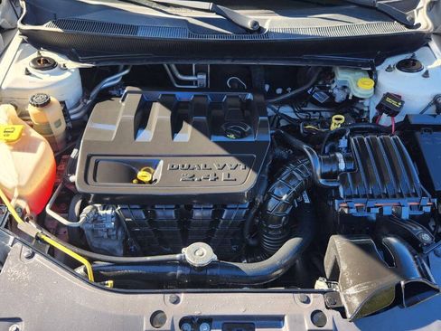 Used 2010 Chrysler Sebring Limited FWD image 15