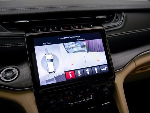 Used 2022 Jeep Grand Cherokee Limited w/ Luxury Tech Group II image 22