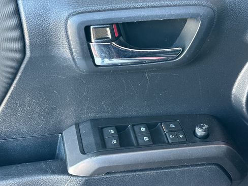 Used 2019 Toyota Tacoma TRD Sport w/ Technology Package AWD/4WD image 15