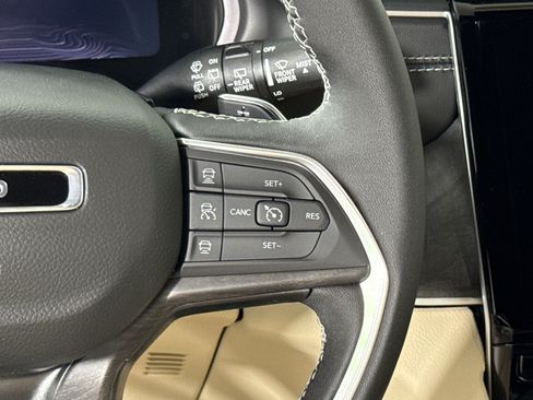 New 2025 Jeep Grand Cherokee L Limited w/ Black Appearance Package image 15