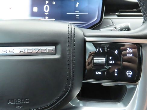 Used 2023 Land Rover Range Rover Long Wheelbase SE image 12