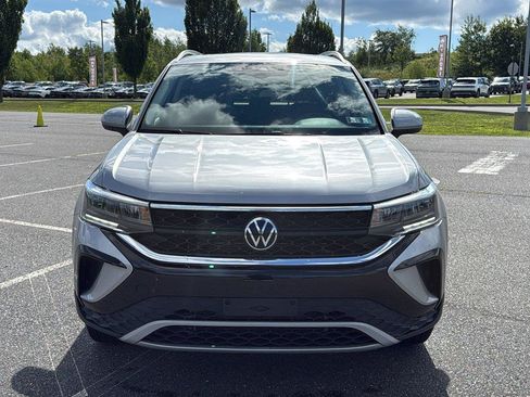 Used 2023 Volkswagen Taos SE w/ Panoramic Sunroof Package AWD/4WD image 15