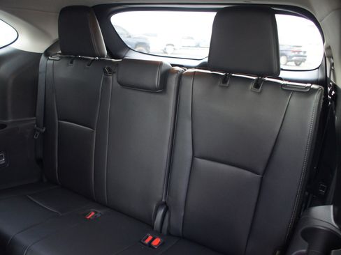 Used 2025 Toyota Highlander Limited image 16