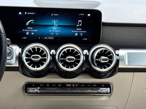 Used 2021 Mercedes-Benz GLB 250 image 18