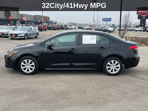 Used 2024 Toyota Corolla LE image 2