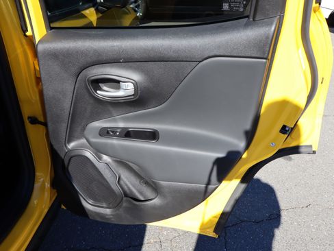 Used 2023 Jeep Renegade Latitude image 33