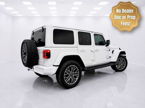 Used 2022 Jeep Wrangler Unlimited Sahara AWD/4WD image 3