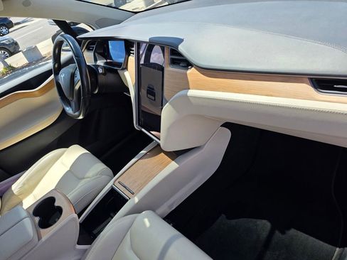 Used 2018 Tesla Model X 75D AWD/4WD image 21