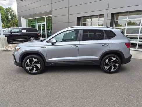 Used 2023 Volkswagen Taos SE AWD/4WD image 7