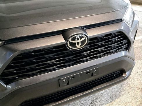 Used 2020 Toyota RAV4 XLE w/ Convenience Package image 29