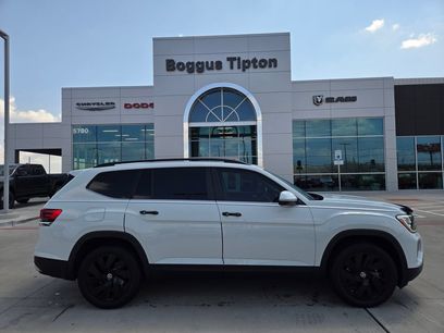 Used 2024 Volkswagen Atlas SE w/ Panoramic Sunroof Package