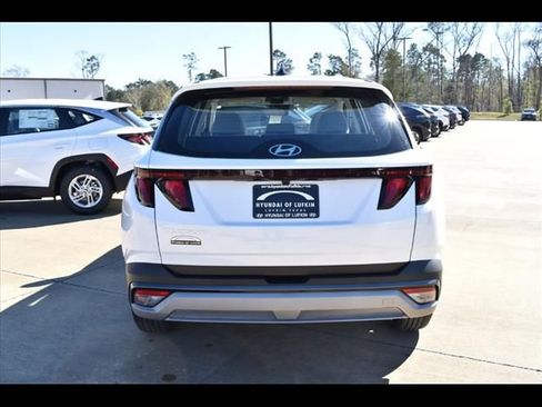 Used 2025 Hyundai Tucson SE FWD image 3