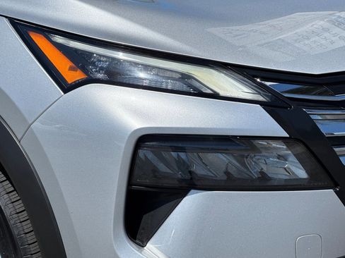 Used 2024 Nissan Rogue SV FWD image 10