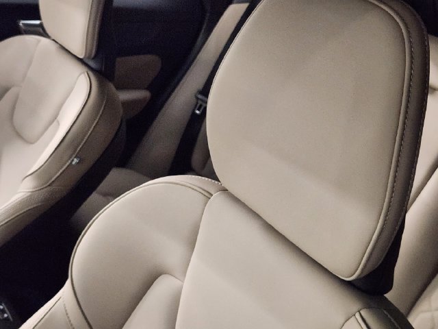 Certified 2026 Volvo XC60 B5 Plus AWD/4WD image 15