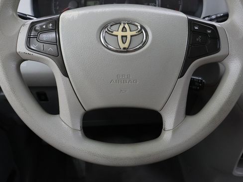 Used 2011 Toyota Sienna LE image 23