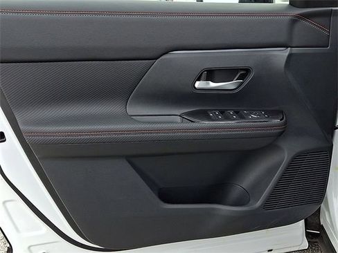 New 2026 Nissan Kicks SR w/ Cold Weather Package image 40