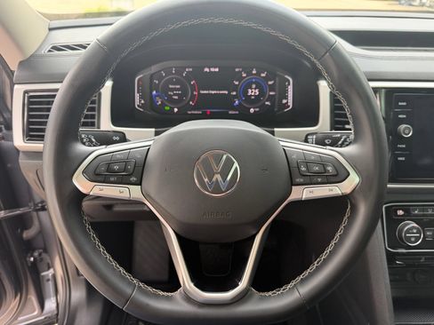 Used 2022 Volkswagen Atlas SE w/ Panoramic Sunroof Package FWD image 14